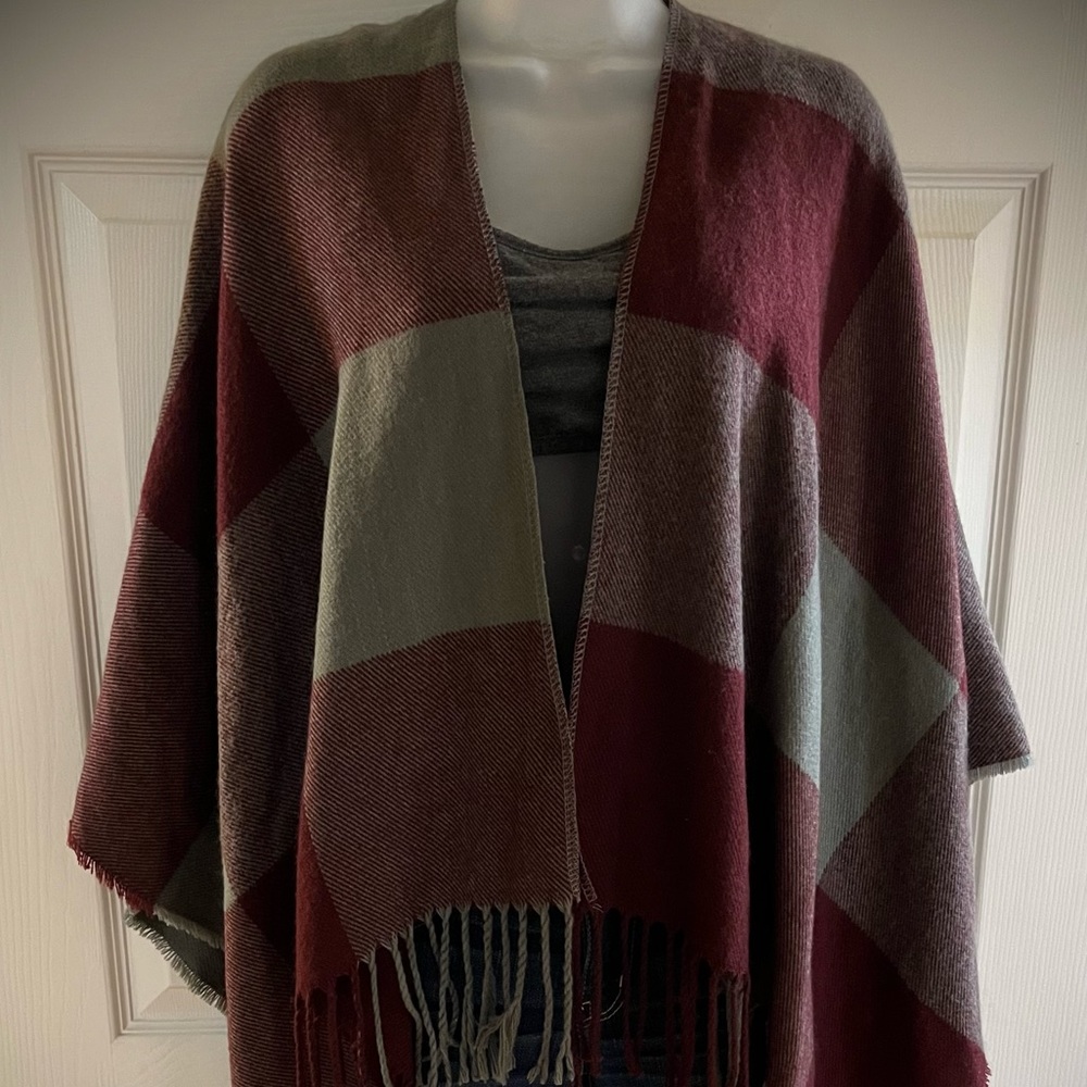 Beautiful burgundy and gray plaid ruana
